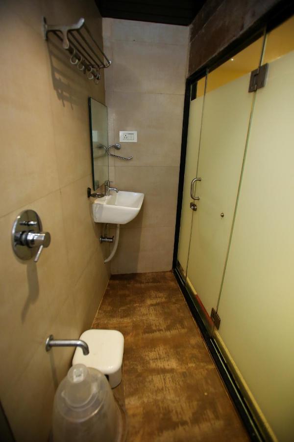 Garden Creek Residency - Near To Mumbai International Airport Hotel Bagian luar foto