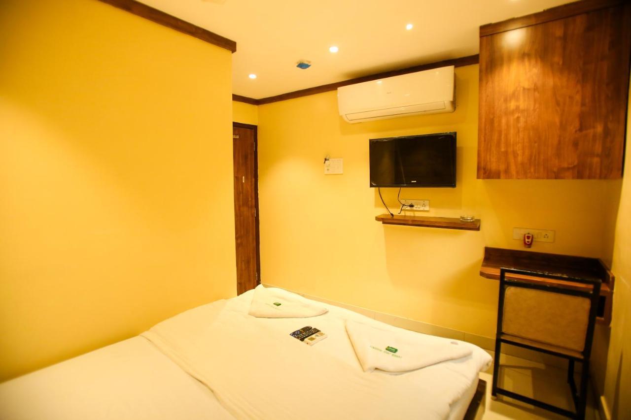 Garden Creek Residency - Near To Mumbai International Airport Hotel Bagian luar foto