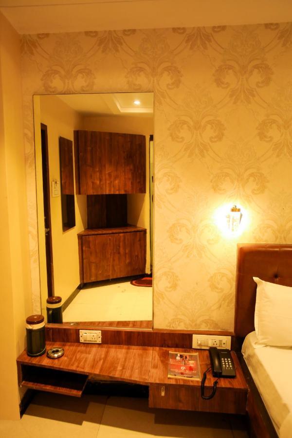 Garden Creek Residency - Near To Mumbai International Airport Hotel Bagian luar foto